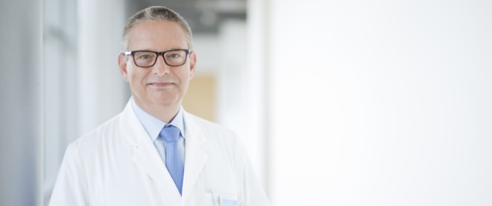 Professor Dr. Stefan Lang ist verantwortlich für das betriebliche Impfzentrum der BASF in Ludwigshafen.