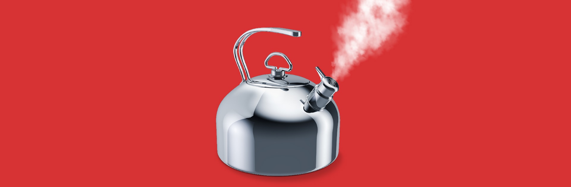 Ein Teekessel aus grauem Aluminium befindet sich auf rotem Grund. Aus der Dampföffnung des Kessels schießt weißer Dampf.